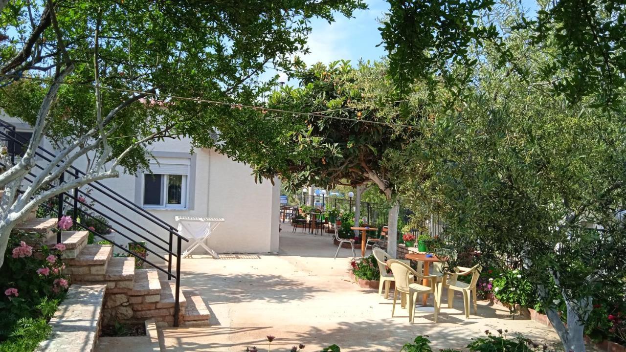 Sky Apartments Sarande Exterior photo